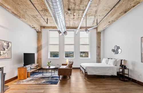 Cedars Apartment | Loft Apartment in the City!