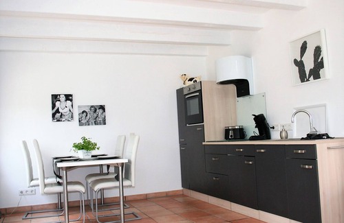 Huenxe Apartment | Loft apartment with garden + fireplace in the 100 year old house Niederrhein Ruhrgebiet