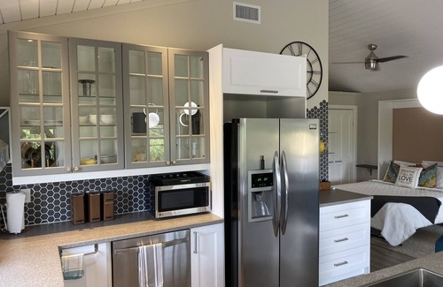 Durham Region Apartment | Loft Apt- The perfect romantic getaway for privacy & a peaceful stay