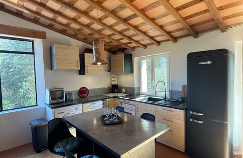 Mollans-sur-Ouveze House | Loft at the foot of the Ventoux with swimming pool, jacuzzi and balneotherapy.