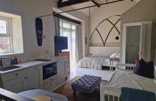 Heath and Reach Apartment | Loft Barn Apartment, sleeps 4