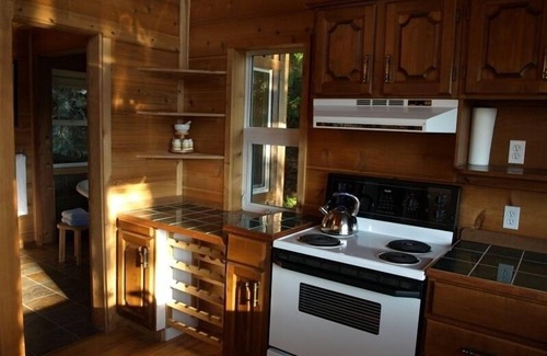 Fauquier Cabin | Loft Cabin on 100acr Property on Arrow Lake Beach and Privacy