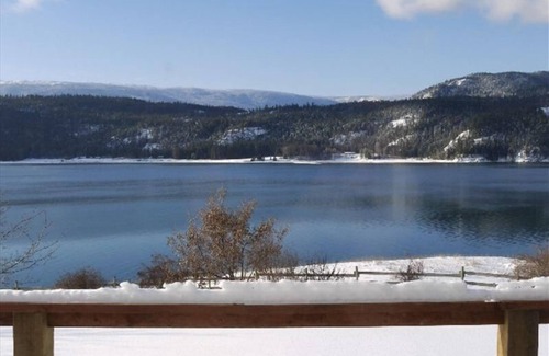Fauquier Cabin | Loft Cabin on 100acr Property on Arrow Lake Beach and Privacy
