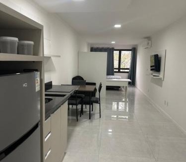 Passo da Areia Apartment | Loft completo em Porto Alegre a 200 metros do consulado americano