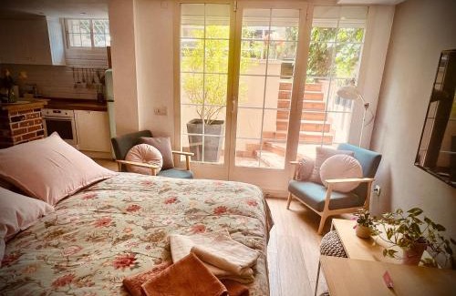 Valladolid Apartment | Loft de estilo industrial con jardín y garaje privados
