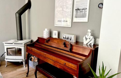 Valladolid Apartment | Loft de estilo industrial con jardín y garaje privados