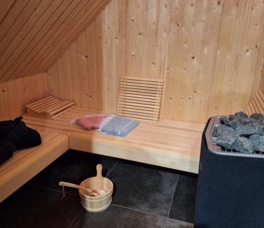 Gees Apartment | Loft De Hooizolder met Sauna bij te boeken