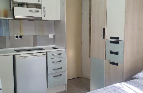 Les Roquetes Villa | LOFT Estudio dentro de la comunidad tiene dos gatos en la casa