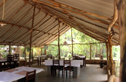 Habarana Cabin | Loft for 3 - Eagles Wing's Guest House