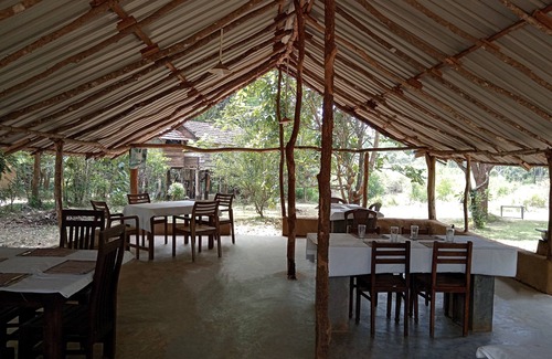 Habarana Cabin | Loft for 3 - Eagles Wing's Guest House