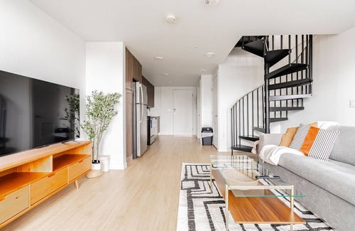 West Bellevue Apartment | Loft | Gym, Lounge, Rooftop | Bellevue | Sophari C