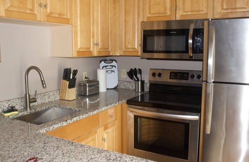 Downtown Cleveland Apartment | Loft in Cleveland | Fast Wi-Fi | Fireplace |