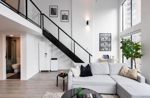 Downtown Vancouver Apartment | Loft in Entertainment District with FREE underground Parking