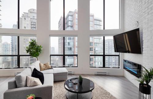 Downtown Vancouver Apartment | Loft in Entertainment District with FREE underground Parking