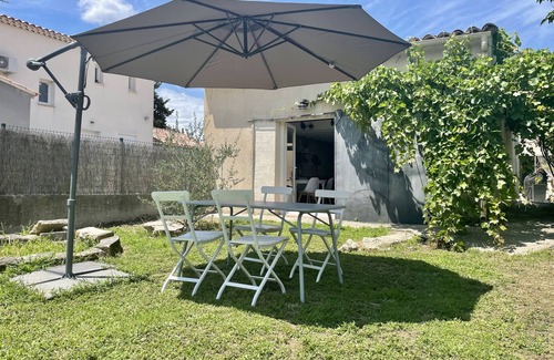 Carpentras House | Loft in renovated former artist's studio, with garden