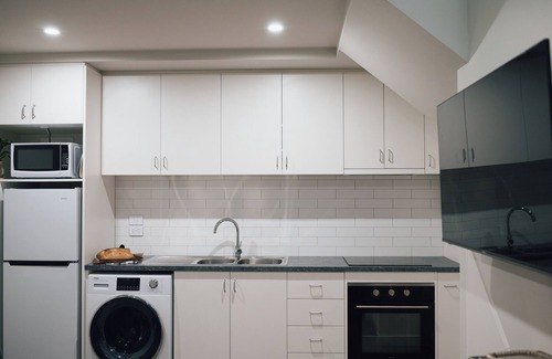 Devonport Apartment | Loft in the heart of Devonport, with bike storage