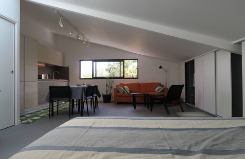 Venelles Apartment | LOFT IN THE HEART OF THE VILLAGE, IN THE COUNTRY, 10MN FROM AIX