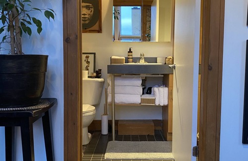 Hochelaga-Maisonneuve Apartment | Loft Industriel Totalement Équipé Situé à une Minute de Marche de Tout!