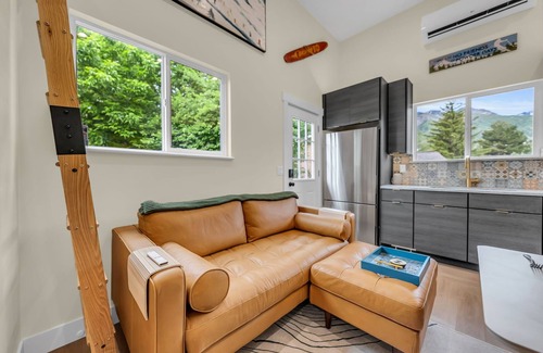 Sandy Apartment | Loft-Living Studio with Hot Tub