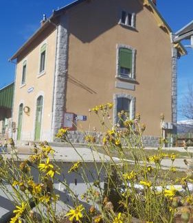 Saillagouse House | Loft mansardé du train jaune avec vue sur les montagnes