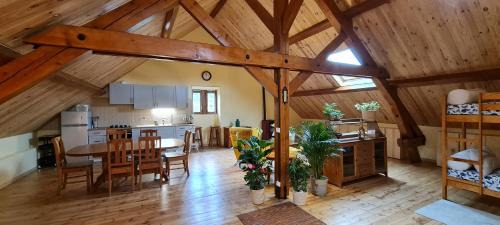 Saillagouse House | Loft mansardé du train jaune avec vue sur les montagnes