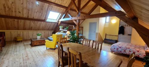 Saillagouse House | Loft mansardé du train jaune avec vue sur les montagnes