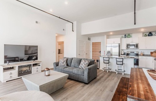 Wyandotte Apartment | Loft Penthouse 2 Balcony Arcade 2 Bed Pool and Gym