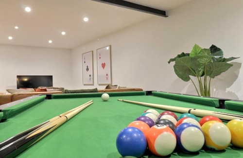 Chateauvert Apartment | Loft & Pop Billard