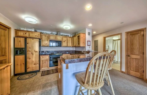 Kirkwood Condo | Loft Retreat | Ski-in/out Access | Fireplace