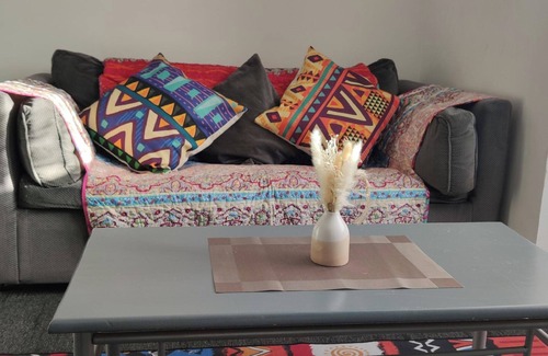 Chadwell Apartment | Loft - Sleeps 2 - Parking - Close to Station
