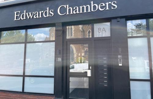 Wellingborough Apartment | Loft studio apartment, BL, Town Centre, Secure gated parking option, Modern, fresh and spacious living, Netflix ready TV, Wifi