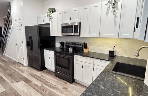 North Philadelphia West Apartment | Loft Stye 4-Bedroom, 3-Bath Apartment in Grand Central Philadelphia
