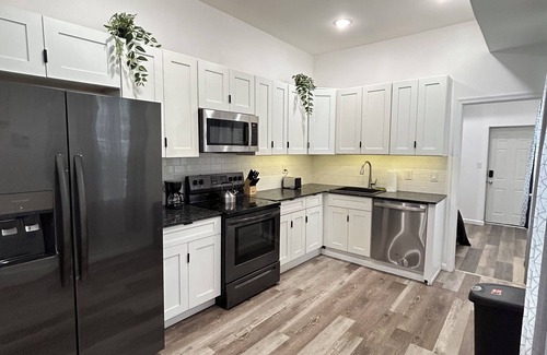 North Philadelphia West Apartment | Loft Stye 4-Bedroom, 3-Bath Apartment in Grand Central Philadelphia
