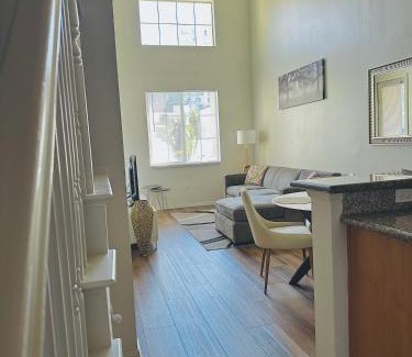 Culver - West Apartment | Loft Style,2 Beds ,Flexible self check in,Pool