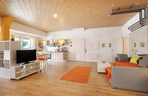 Neckarhausen Apartment | Loft-style apartment in Nürtingen with balcony and proximity to the Neckar river