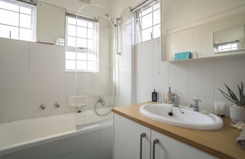 Rondebosch Apartment | Loft Style apartment with stunning garden close