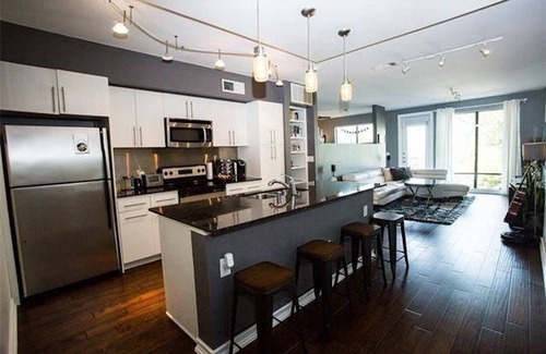 Oak Lawn House | LOFT-style condo, 3 minutes from Uptown/Downtown