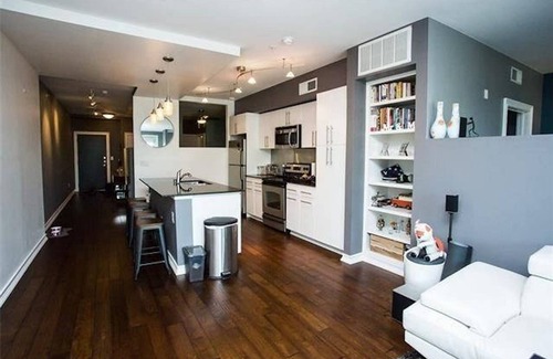 Oak Lawn House | LOFT-style condo, 3 minutes from Uptown/Downtown