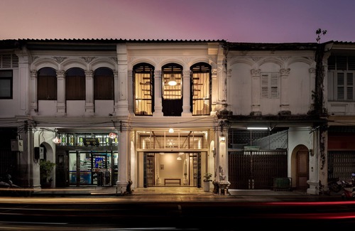 Talat Nuea House | Loft style living like a local, city life for you to explore Phuket Old Town