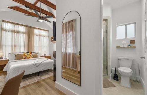 Washington Ave./ Memorial Park Apartment | Loft Style Studio In The Heart of D'Arts District
