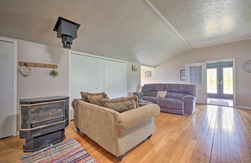 Huntsburg House | Loft Unplugged with Outdoor Space in Amish Country!