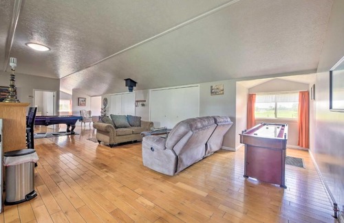 Huntsburg House | Loft Unplugged with Outdoor Space in Amish Country!