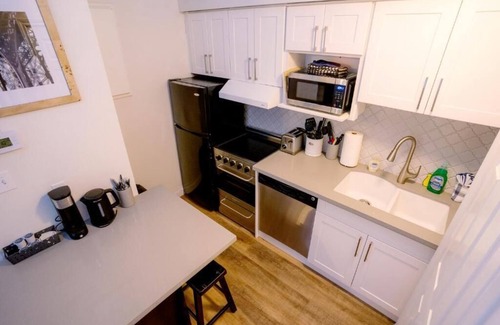 Craigleith Apartment | Loft with a View of Blue