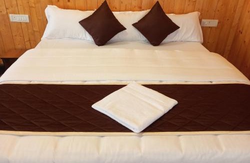 Vattakanal House | Loft wood house Family rooms