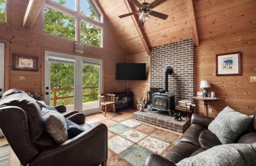 Hedgesville Ski Chalet | Loft Wood Stove Fire Pit Grill & Deck on Creek
