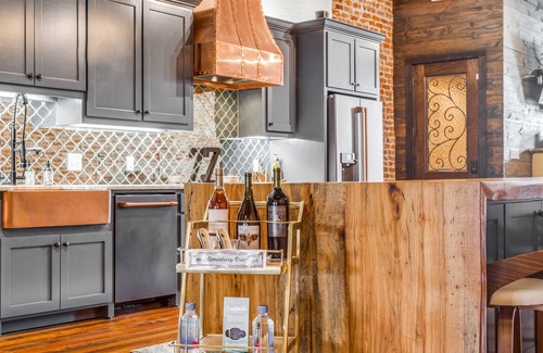 Gainesville Apartment | Loft Zaza voted best hotel in Cooke Co. 2023- GDR