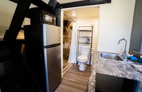 Brazoria Cabin | Lofted Cabin w/ 2 beds! Large walk-in shower & ktichen - Short walk to the river
