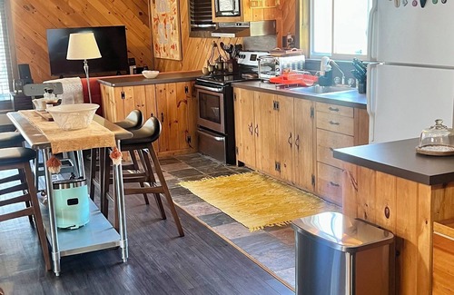Roscoe Ski Chalet | Lofted farmhouse in charming Roscoe non the Beaverkill river