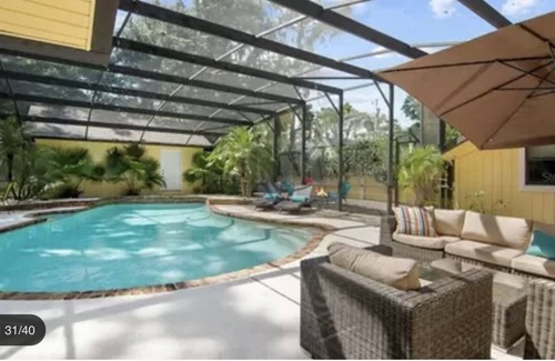 Windermere Apartment | Lofted Private Suite, Pool, Parking, Wifi, Kitchenette, Workspace