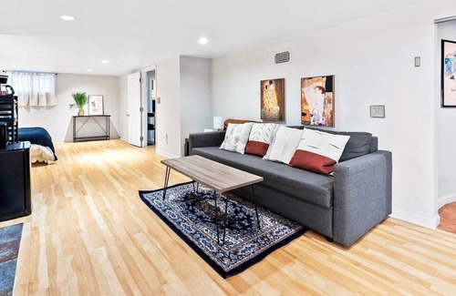 Sunnyside Apartment | Loftium | Cozy 2 Bed Suite in Quiet Sunnyside Neighborhood
